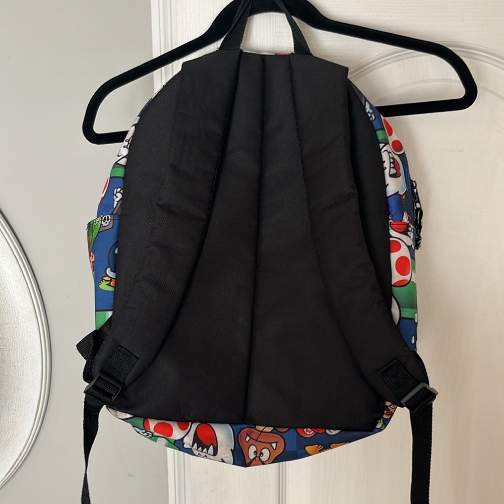 Super Mario backpack, Front zipper pocket. Exterior in excellent condition - Picture 5 of 10